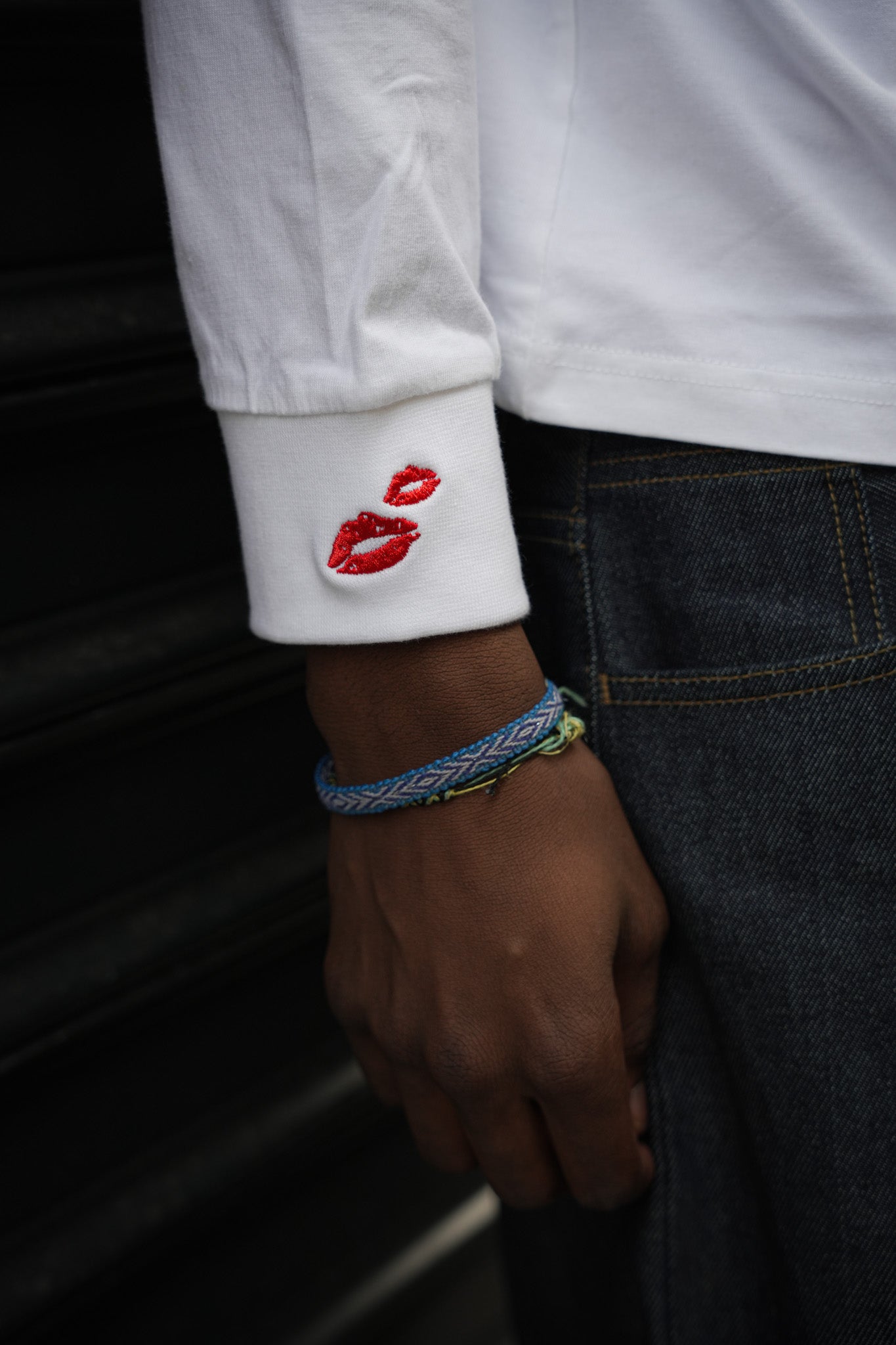 Long sleeve kiss